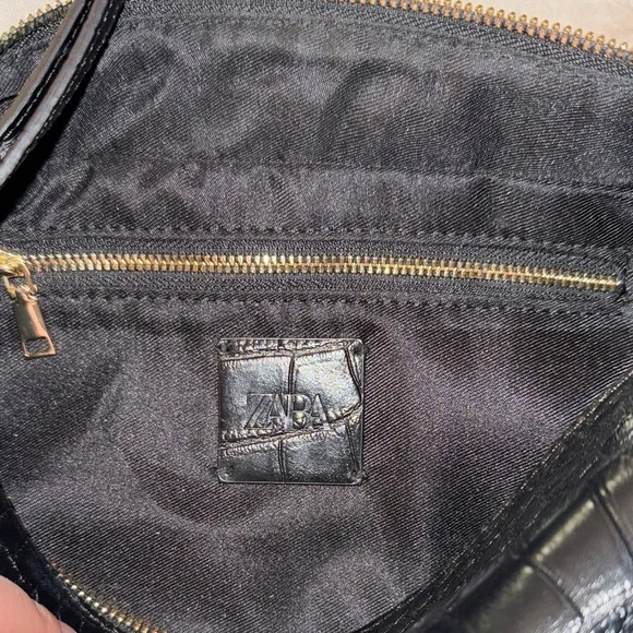 Zara Elegant Black Crocodile-Embossed Shoulder Bag - Picture 2 of 4